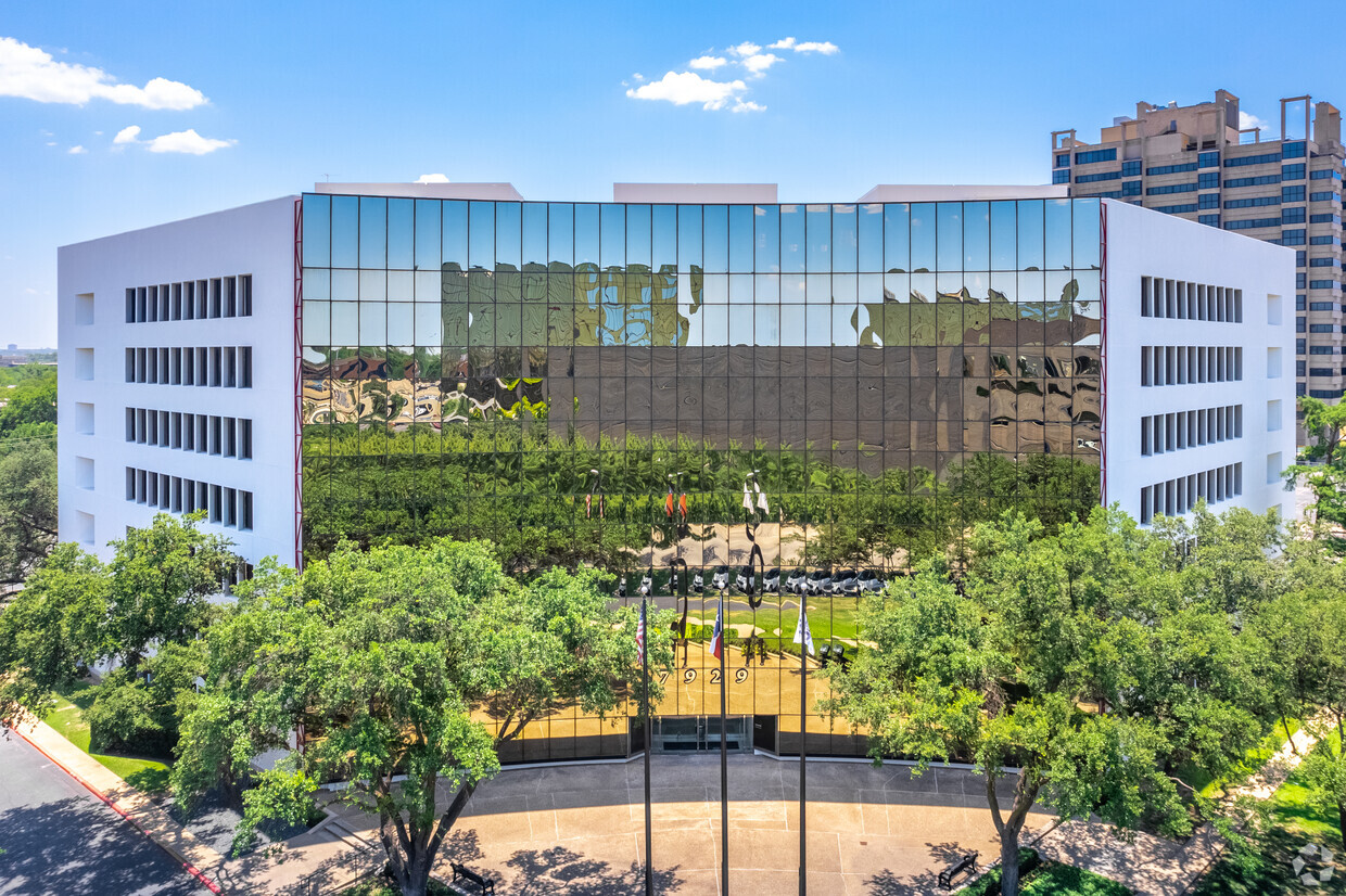 Brookhollow Two 2221 E Lamar-Blvd Arlington TX Exterior